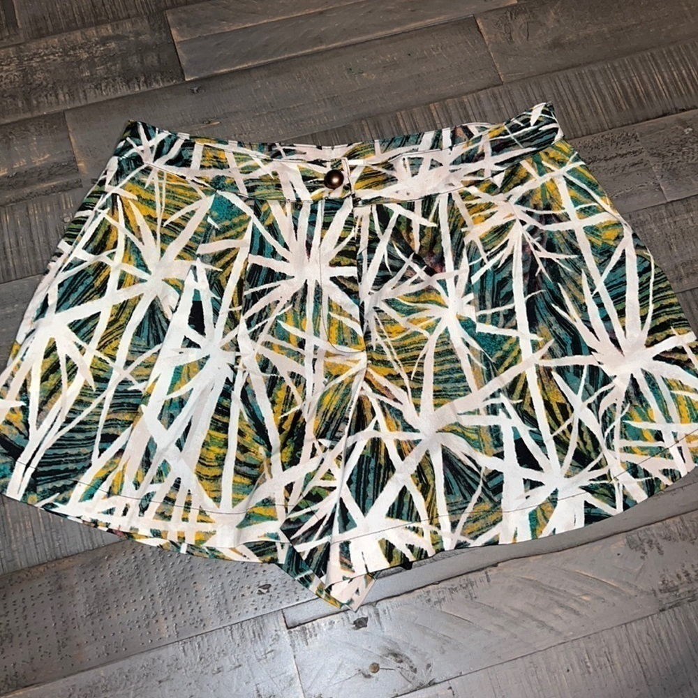 Last Chance Bar III Womens Tropical Palm Print Shorts  Abstract Medium‎